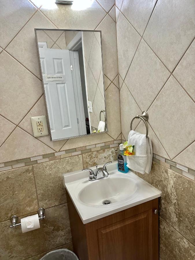 Apartment Full Bed Near Temple And Center Philadelphia