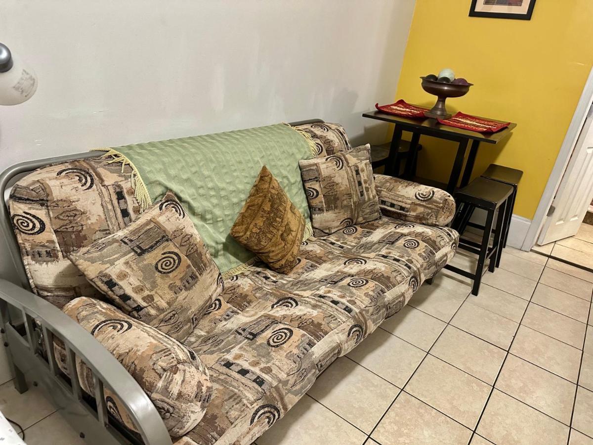 Full Bed Near Temple And Center Apartment