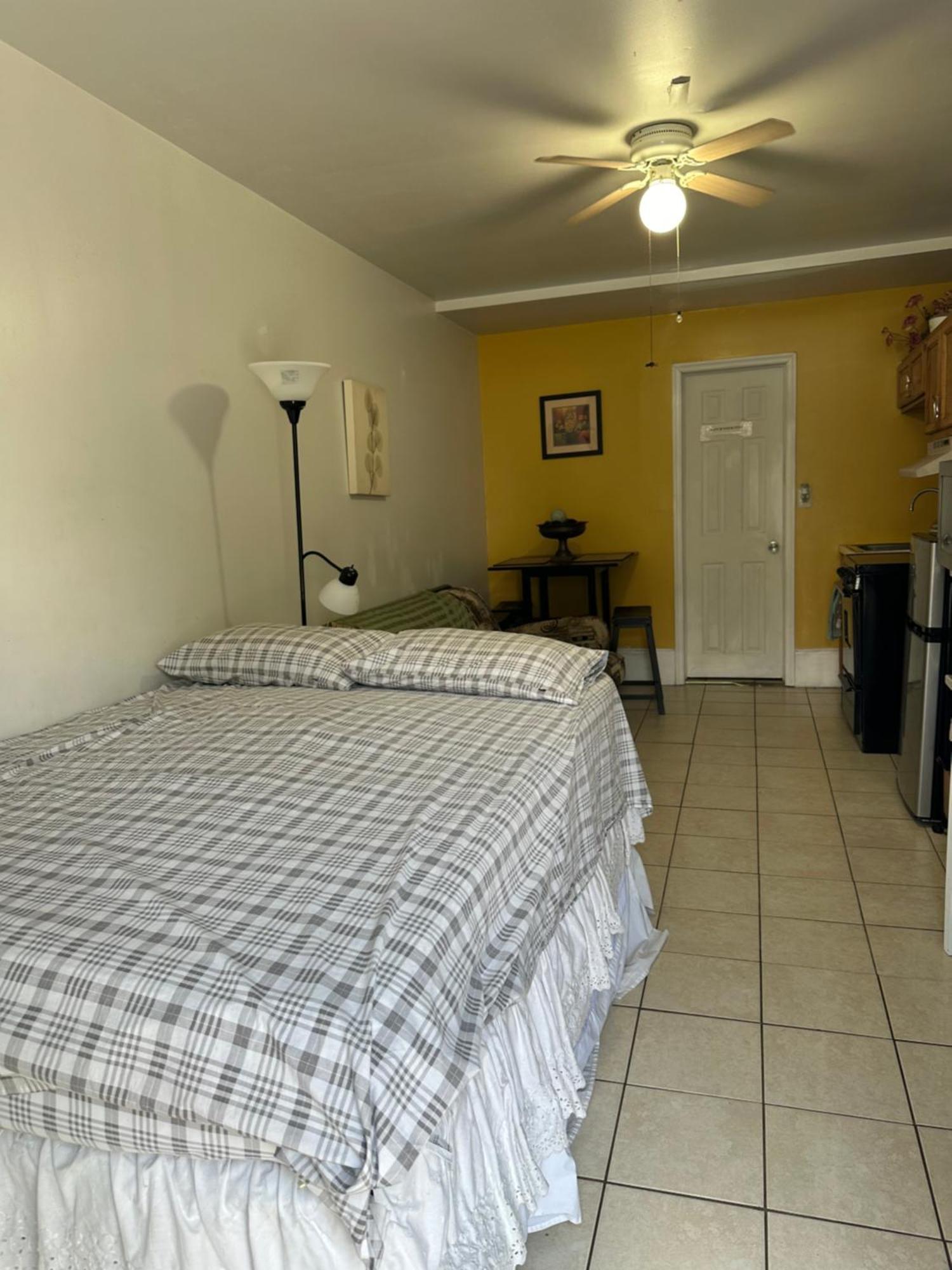 Full Bed Near Temple And Center Apartment *